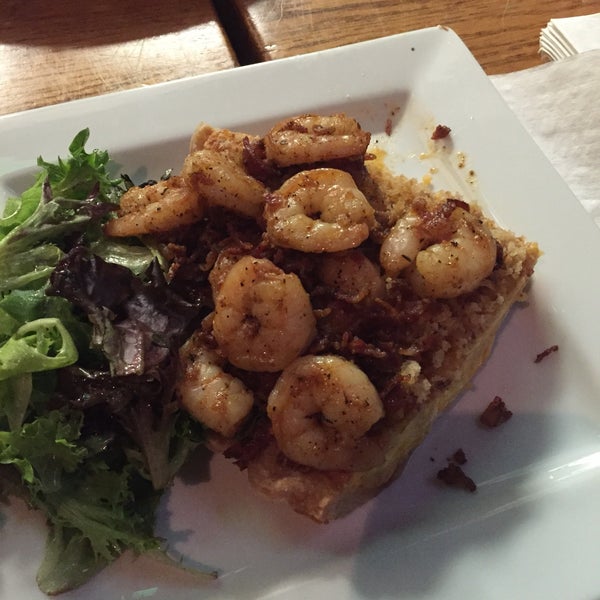 Food is so much better than it used to be! Now they have Sunday brunch for $9.99. Good food, bad entertainment. Went for dinner a few months ago and it was good. Mac and cheese with shrimp/arugula.😋