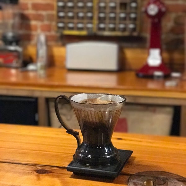 Foto diambil di Limestone Coffee Company oleh Isaac pada 4/17/2017