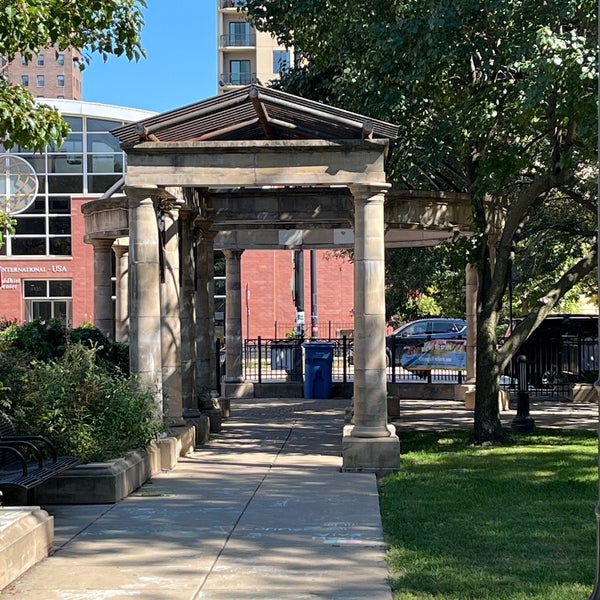 Coliseum Park Dog Park in Chicago
