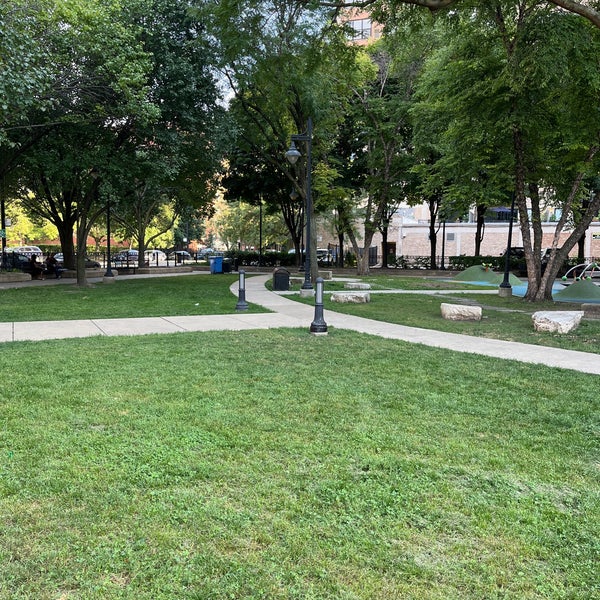 Coliseum Park Dog Park in Chicago