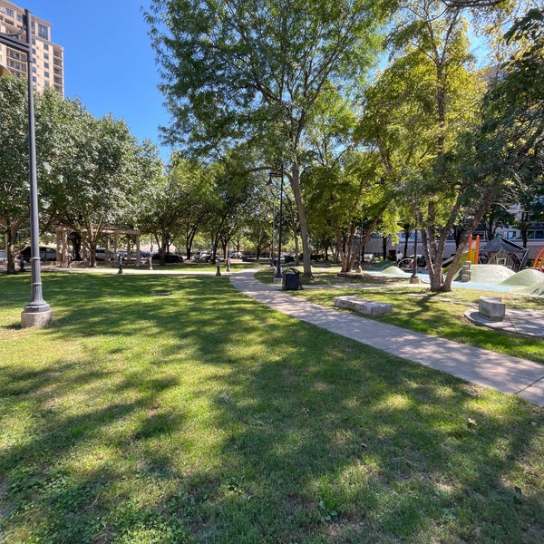 Coliseum Park Dog Park in Chicago