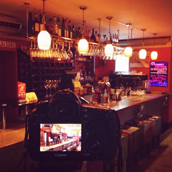 Photo prise au Gypsy Bar &amp; Grill par Ksenia S. le10/25/2014