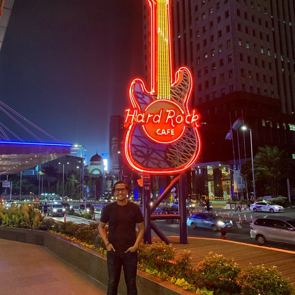 Снимок сделан в Hard Rock Cafe Jakarta пользователем amirul n. 12/17/2018