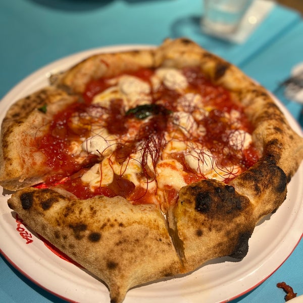 Снимок сделан в Pizzeria da peppe Napoli Sta&#39;ca пользователем Atsushi U. 6/2/2022