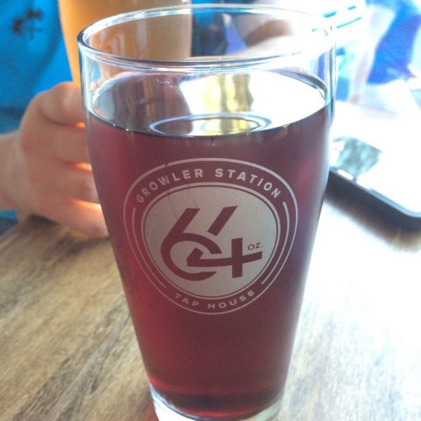 Photo taken at 64 oz Taphouse by Walter H. on 7/19/2015