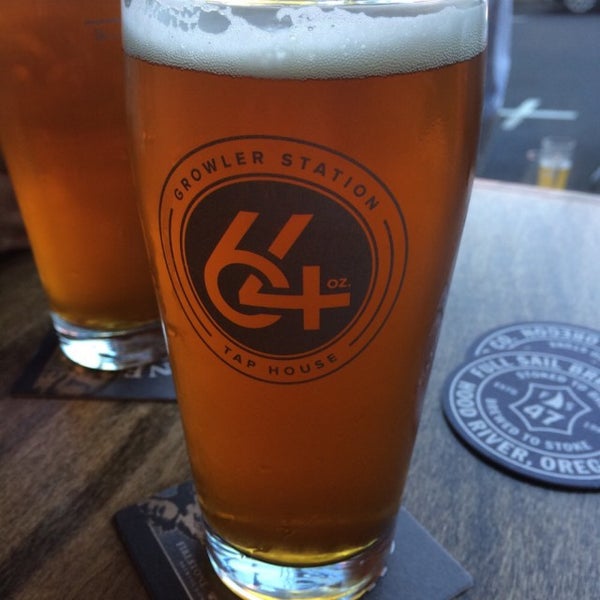Photo taken at 64 oz Taphouse by Walter H. on 7/18/2015