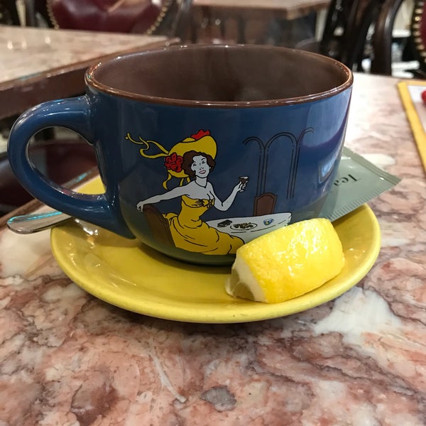 3/30/2018 tarihinde Jennie Hziyaretçi tarafından Cafe Lalo'de çekilen fotoğraf