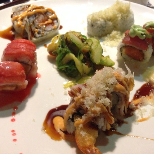 Foto tirada no(a) Fusion Fire Asian Fondue &amp; Sushi Bar por Nate M. em 2/28/2014