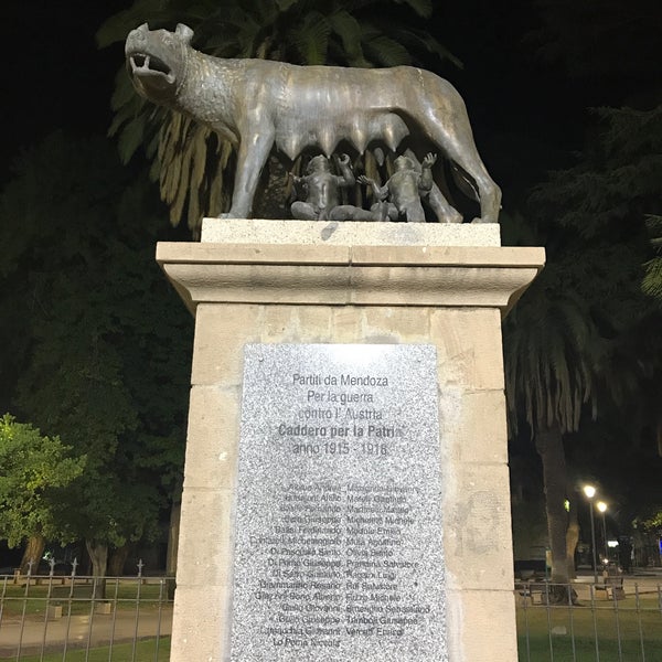 Plaza Italia - Av. Perú