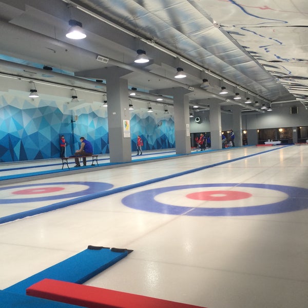2/23/2016 tarihinde Natiziyaretçi tarafından Moscow Curling Club'de çekilen fotoğraf