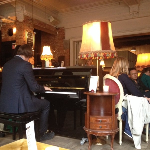 Foto tomada en Josephine&#39;s Bar &amp; Restaurant  por Vicky K. el 5/1/2014