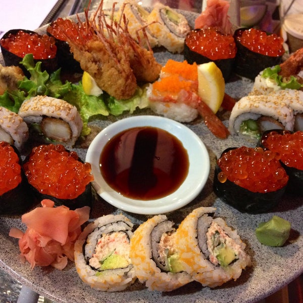 8/19/2014 tarihinde Tokyo Delve&#39;s Sushi Barziyaretçi tarafından Tokyo Delve&#39;s Sushi Bar'de çekilen fotoğraf