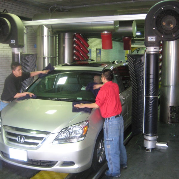 Raceway Car Wash Arlington Heights'de Araba Yıkama ve Detay'da