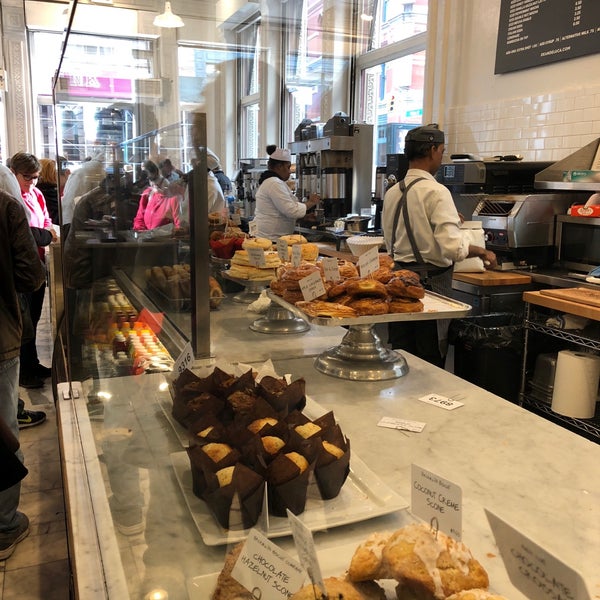Photo taken at Dean &amp; DeLuca by Americo G. on 11/10/2018