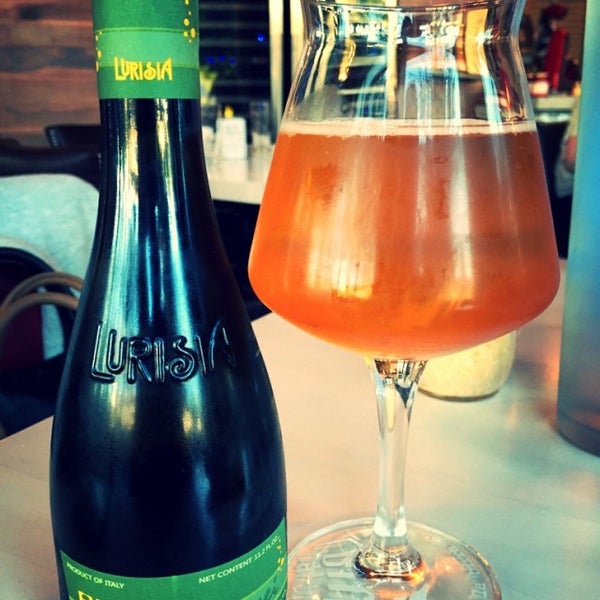 Forno Rosso Pizza Place in Chicago