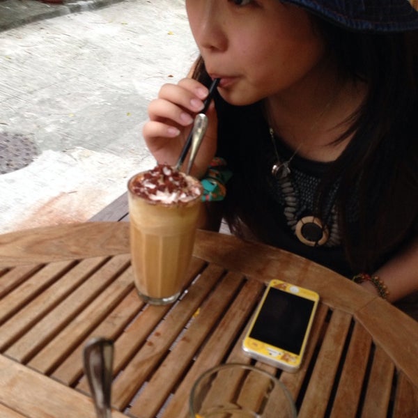 6/14/2014 tarihinde Henryziyaretçi tarafından Café Loisl'de çekilen fotoğraf