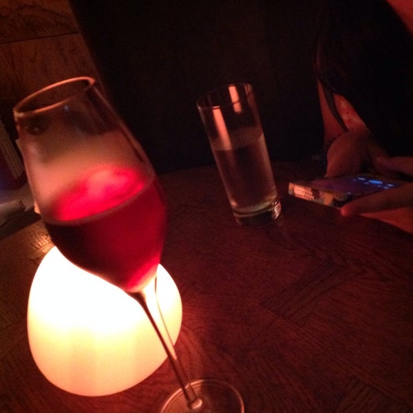 Foto tomada en DiVino Wine Bar &amp; Restaurant  por Henry el 6/8/2014