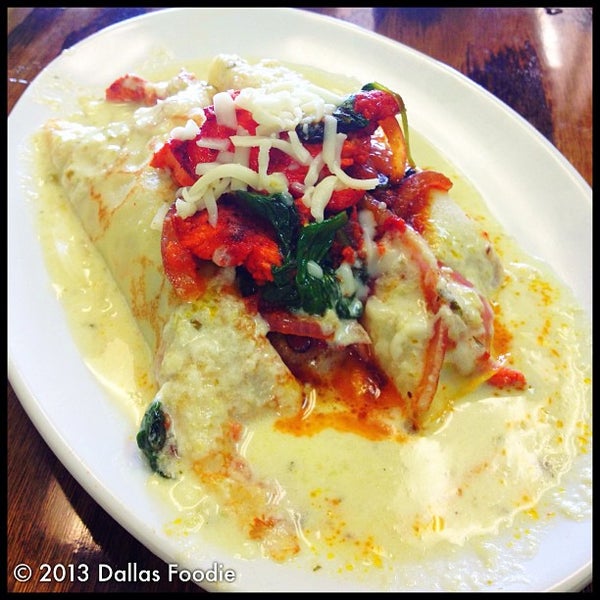 Das Foto wurde bei Latin Deli von Dallas Foodie (. am 8/30/2013 aufgenommen