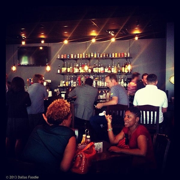 Foto scattata a Full Circle Tavern da Dallas Foodie (. il 5/9/2013