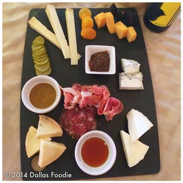 Photo prise au Scardello Artisan Cheese par Dallas Foodie (. le9/6/2014