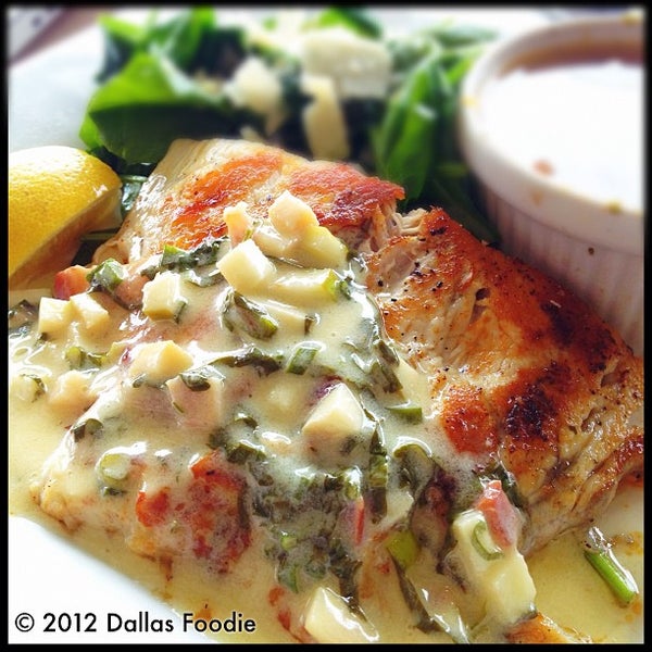 Foto tomada en Lovers Seafood And Market  por Dallas Foodie (. el 11/13/2012