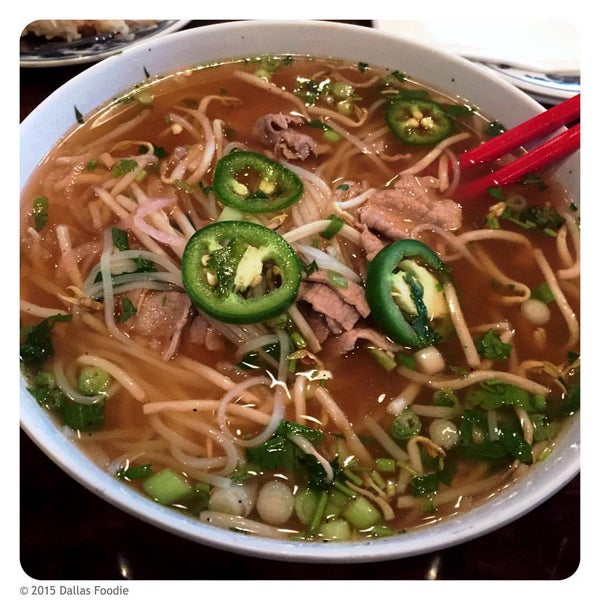 9/21/2015 tarihinde Dallas Foodie (.ziyaretçi tarafından DaLat Late Night Vietnamese Comfort Food'de çekilen fotoğraf