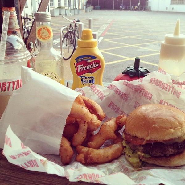 Foto tirada no(a) Dirty Burger por daniel h. em 8/27/2013