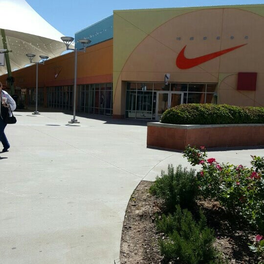 outlet mall okc nike store