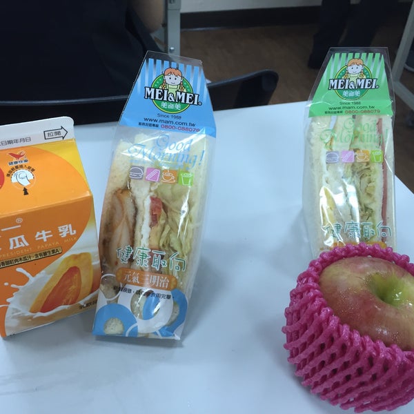 Photos At 中華不動產知識交流協會承德不動產教學中心 Office In Datong Qu