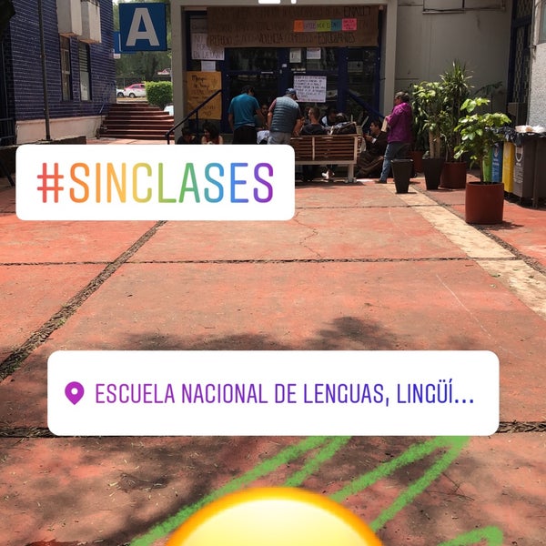 Foto diambil di Escuela Nacional de Lenguas, Lingüística y Traducción (ENALLT) UNAM oleh Maika A. pada 9/7/2018
