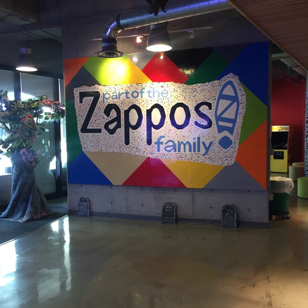 รูปภาพถ่ายที่ Zappos.com โดย Bruno F. เมื่อ 10/6/2016