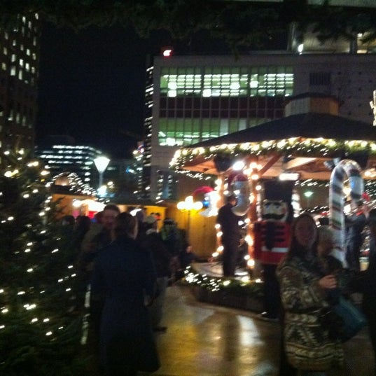 Снимок сделан в Vancouver Christmas Market пользователем Irina G. 12/5/2012