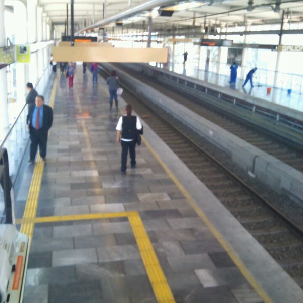 Fotos en Metro Culhuacán (Línea 12) Estación de metro en Culhuacán