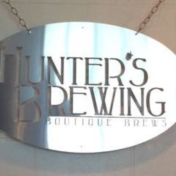 Photo taken at Hunter&#39;s Brewing by Vincent H. on 8/6/2017