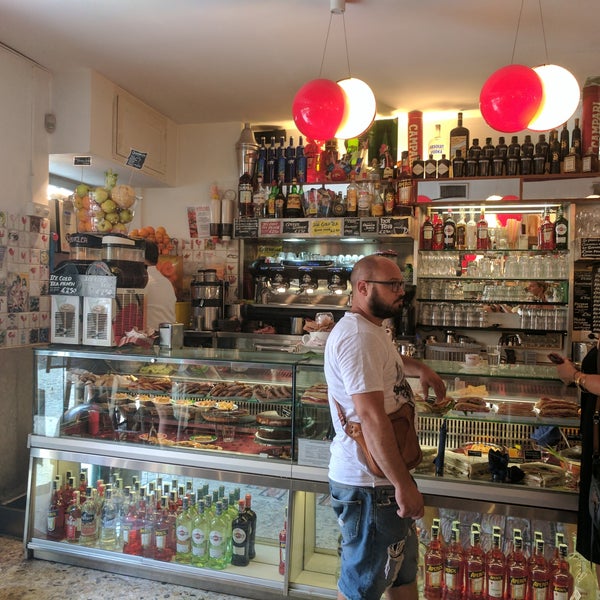 รูปภาพถ่ายที่ Caffè Perù โดย Jeanne Marie H. เมื่อ 7/21/2017