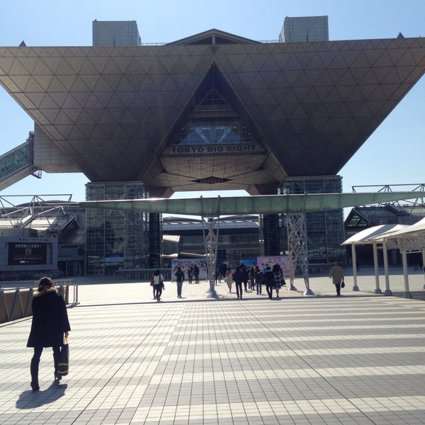 Photo taken at Tokyo Big Sight by ロクボネ on 3/25/2016