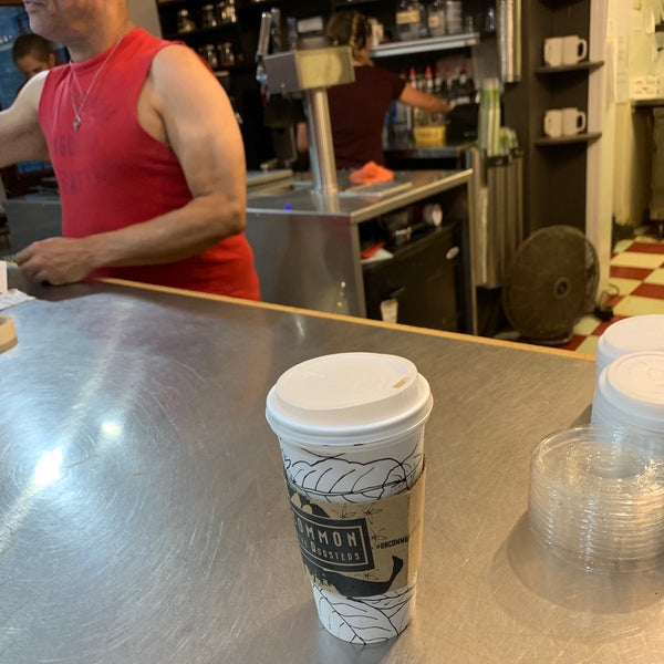 Foto tirada no(a) Uncommon Coffee Roasters por Mister I. em 7/7/2019