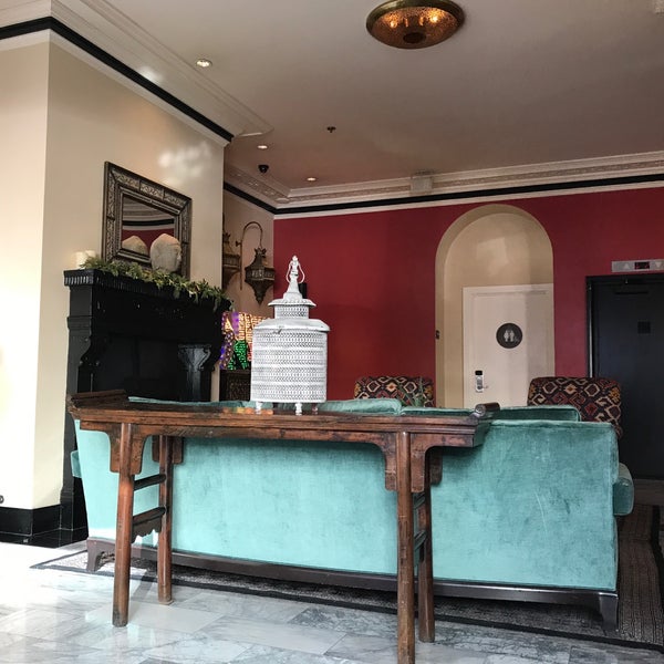 12/17/2017 tarihinde Chesney M.ziyaretçi tarafından Hotel Carlton'de çekilen fotoğraf
