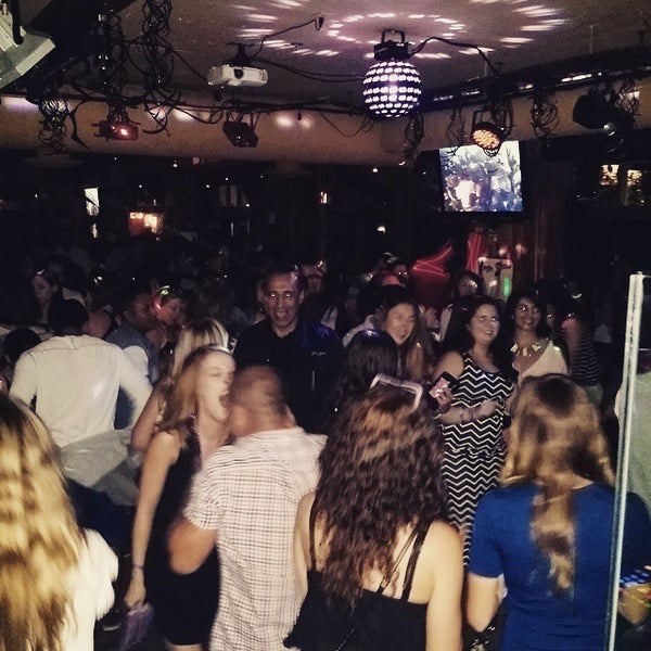 6/21/2015에 DJ Jimmy S.님이 Rusty&#39;s at Blue에서 찍은 사진