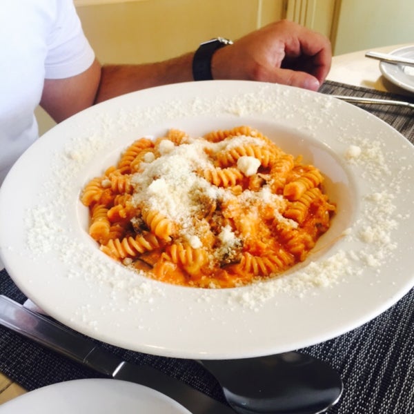 9/21/2015 tarihinde Khaled F.ziyaretçi tarafından Aretusa Restaurant'de çekilen fotoğraf