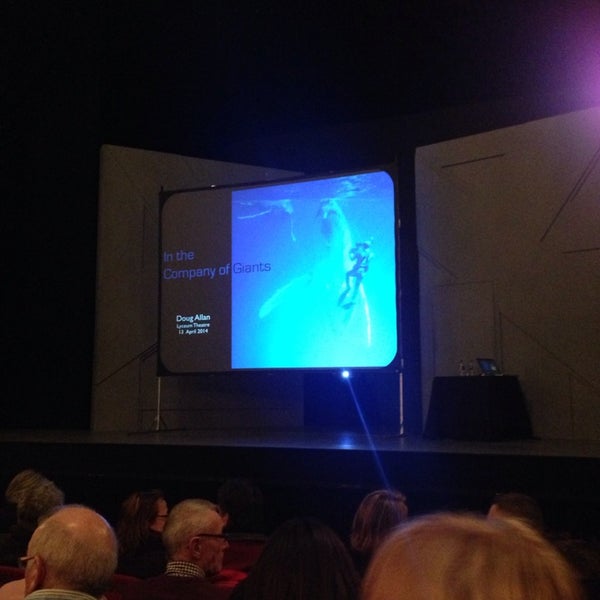 รูปภาพถ่ายที่ Royal Lyceum Theatre โดย Adele E. เมื่อ 4/13/2014