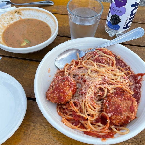 gazpacho good. spaghetti and meatballs mediocre. seasonal tomato pizza just okay