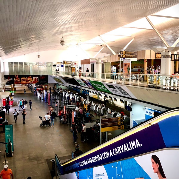 Aeroporto localizado a 8km do centro ds Cuiabá! Sendo o terceiro aeroporto mais movimentado do centro-oeste do país! Possui boa estrutura de alimentação e espaçoso! ***