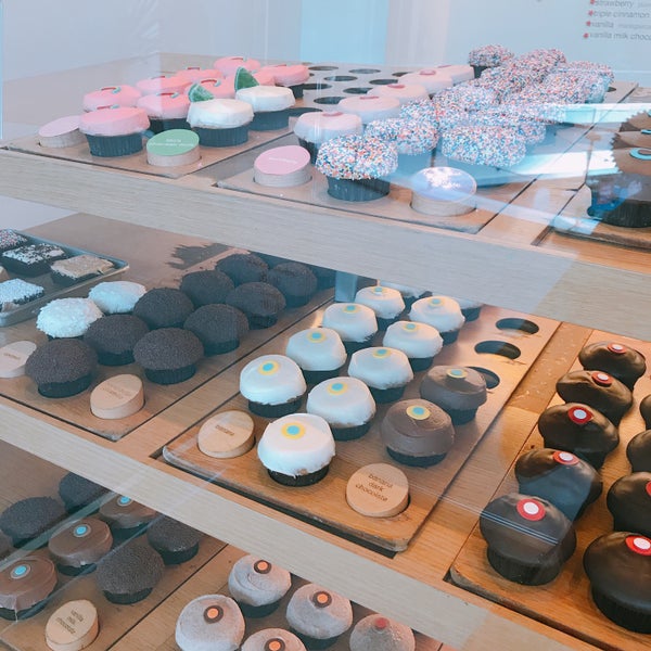 Photo taken at Sprinkles Downtown Los Angeles by Sarah on 7/21/2018