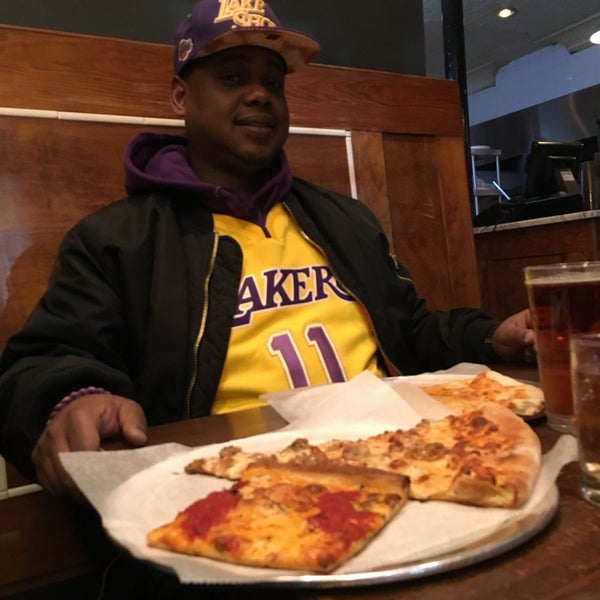 2/3/2018 tarihinde Steve J.ziyaretçi tarafından Rosco&#39;s Pizza'de çekilen fotoğraf