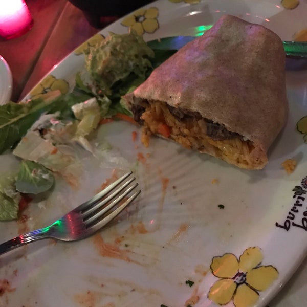 2/4/2017 tarihinde Steve J.ziyaretçi tarafından Burrito Bar &amp; Kitchen'de çekilen fotoğraf