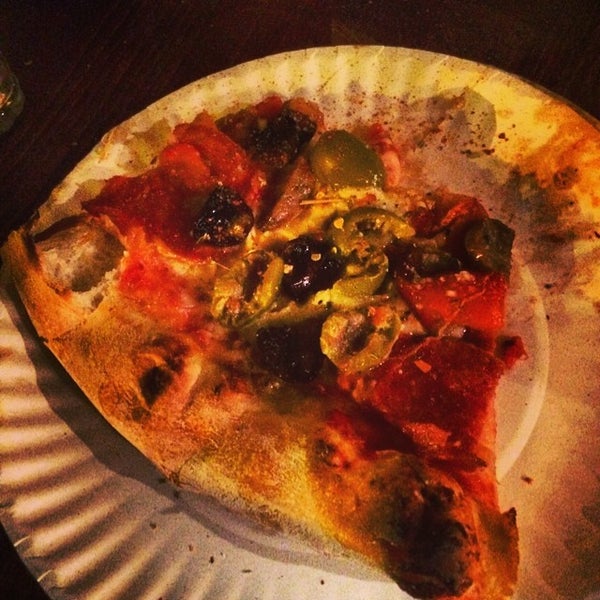 รูปภาพถ่ายที่ Rosco&#39;s Pizza โดย Steve J. เมื่อ 7/26/2014