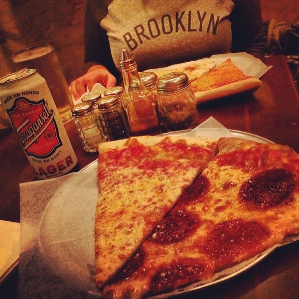 Das Foto wurde bei Rosco&#39;s Pizza von Steve J. am 2/22/2014 aufgenommen