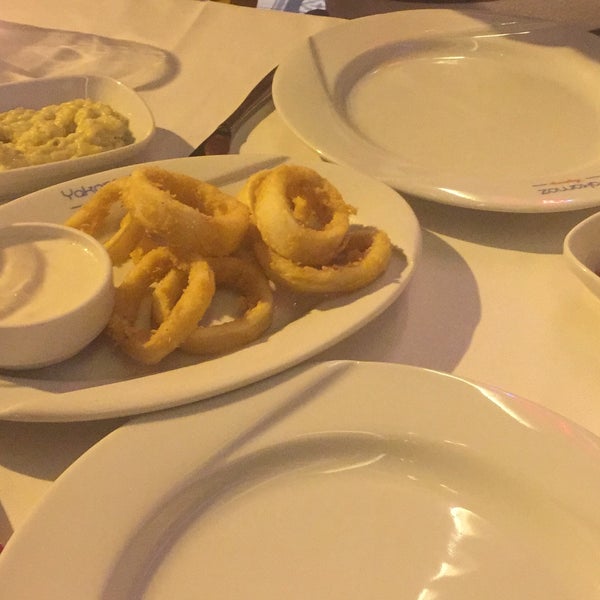 Das Foto wurde bei Beylerbeyi Yakamoz Restaurant von Orhan E. am 8/30/2019 aufgenommen