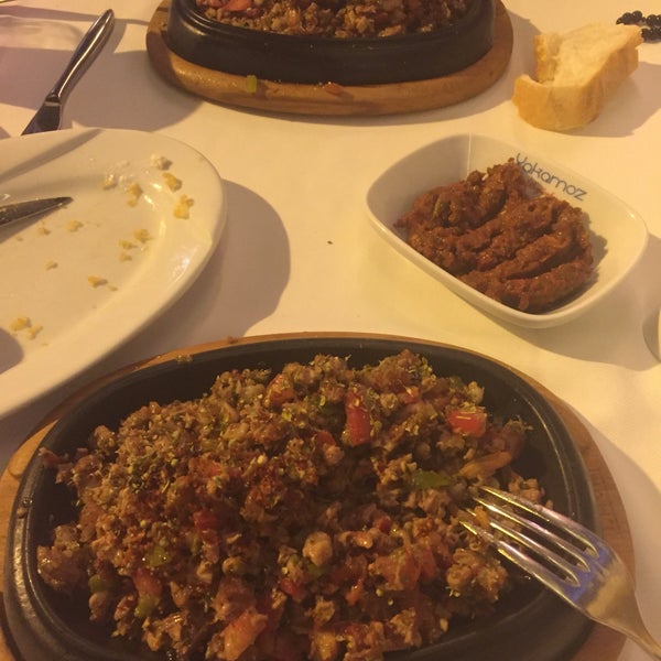 Foto diambil di Beylerbeyi Yakamoz Restaurant oleh Orhan E. pada 8/30/2019